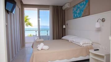 Double Room (Sea View Front) | Minibar, in-room safe, blackout drapes, soundproofing