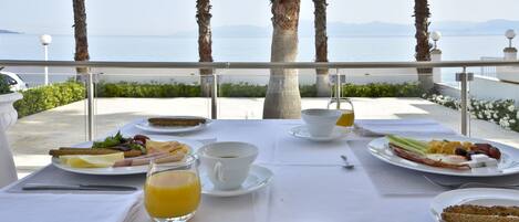 Petit déjeuner buffet compris tous les jours