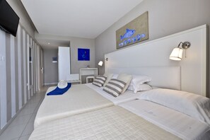 Triple Room (Sea View Front) | Minibar, in-room safe, blackout drapes, soundproofing - Sidari Beach Hotel (Corfu)