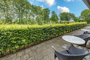 Luxury Double Room (Balkon of terras) | In-room safe, desk, blackout drapes, cribs/infant beds