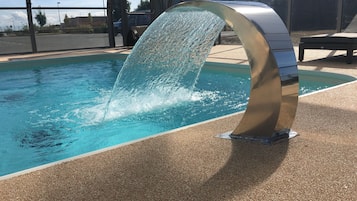 Sæsonbestemt udendørs pool