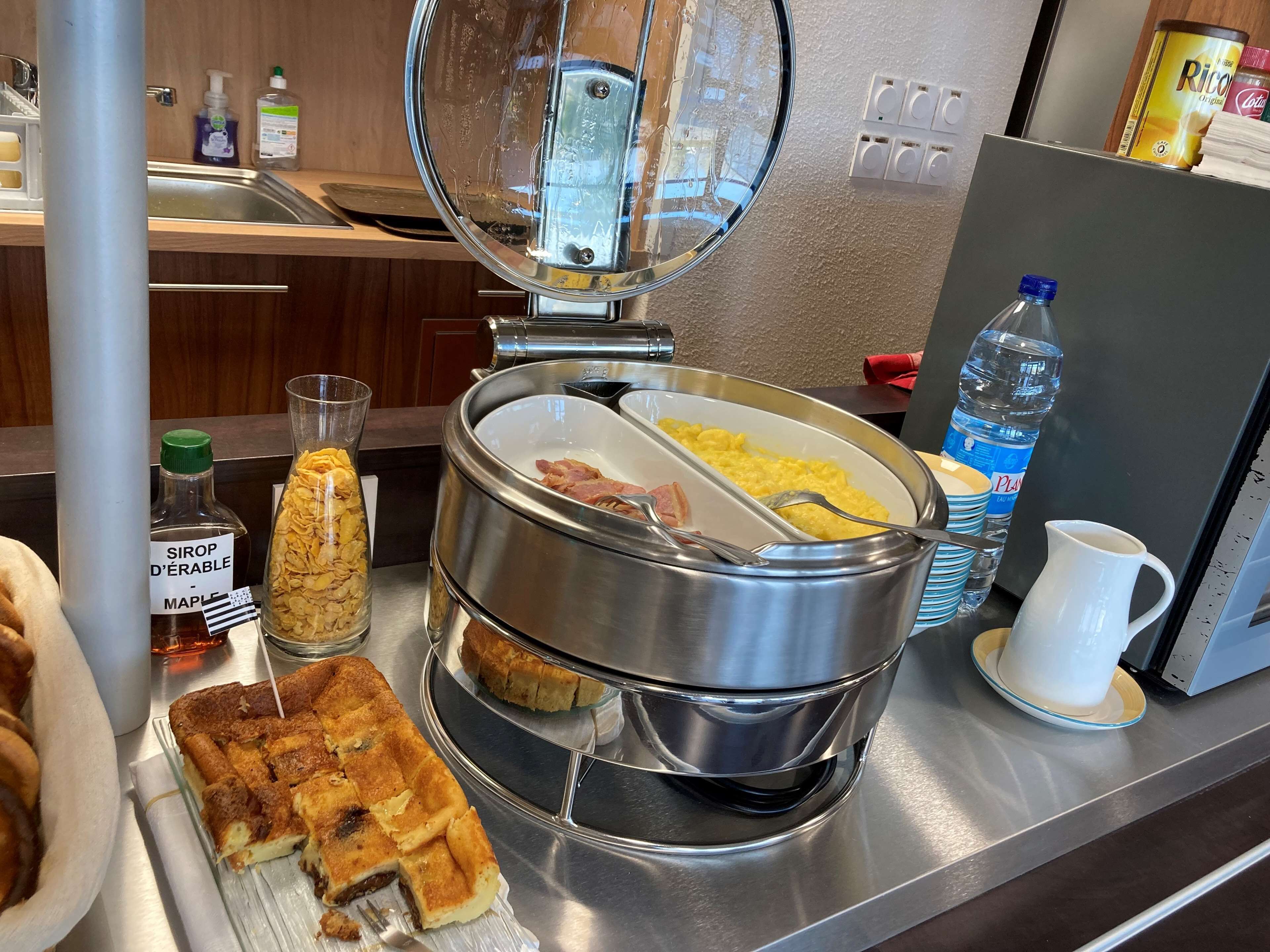 daily buffet breakfast (eur 14.90 per person)