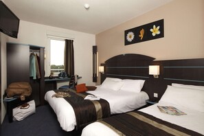 Chambre Triple - Kyriad Dol de Bretagne (Dol-de-Bretagne)