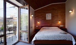 Business dubbelrum | 1 sovrum, bäddmadrasser, minibar och värdeförvaringsskåp på rummet