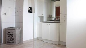 Villa Standing 6 personnes, 3 chambres, vue mer panoramique | Bathroom | Shower, hair dryer, soap, shampoo - U Pirellu Résidence (Porto-Vecchio)