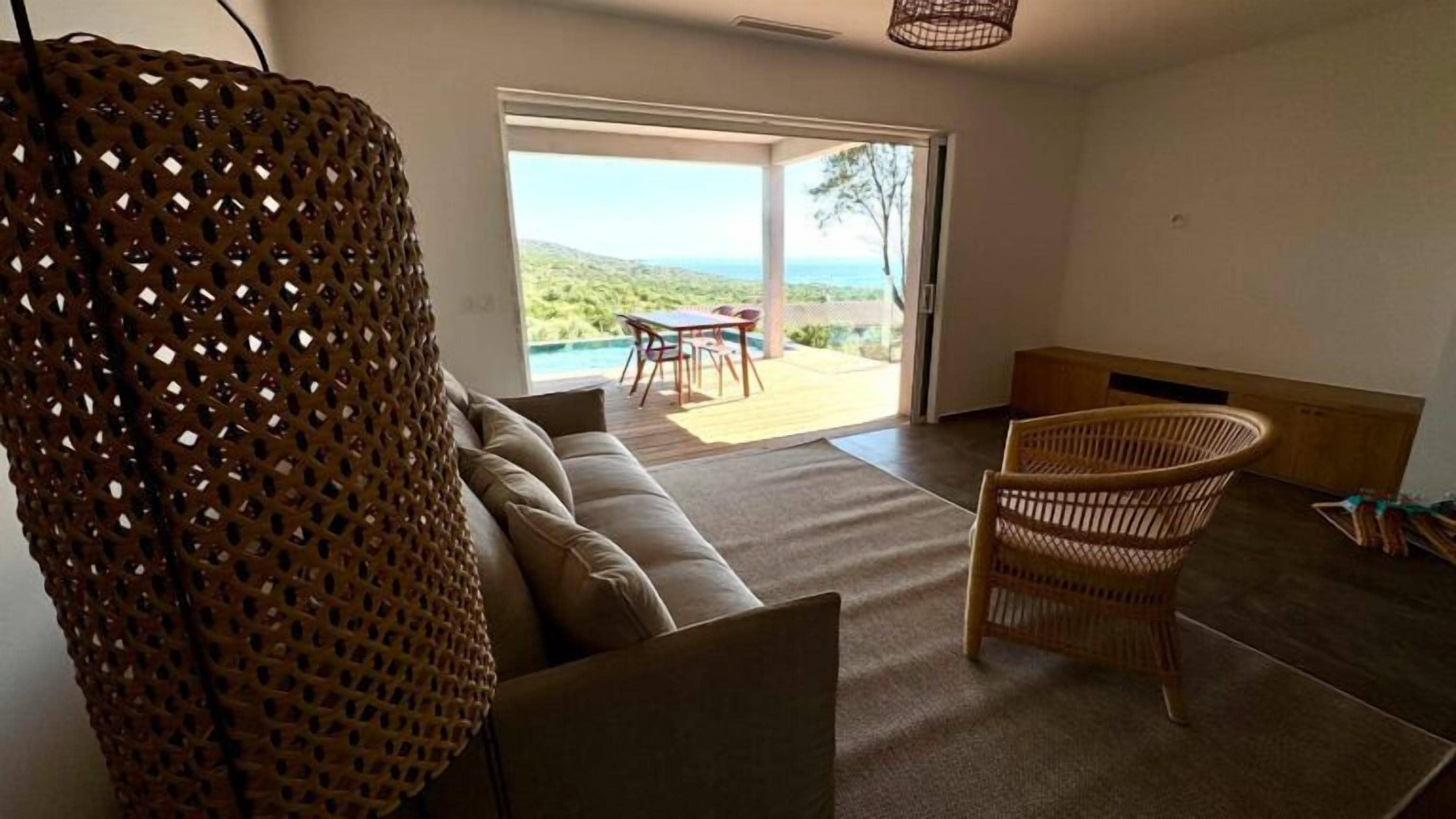 Premium bedding, in-room safe, individually decorated