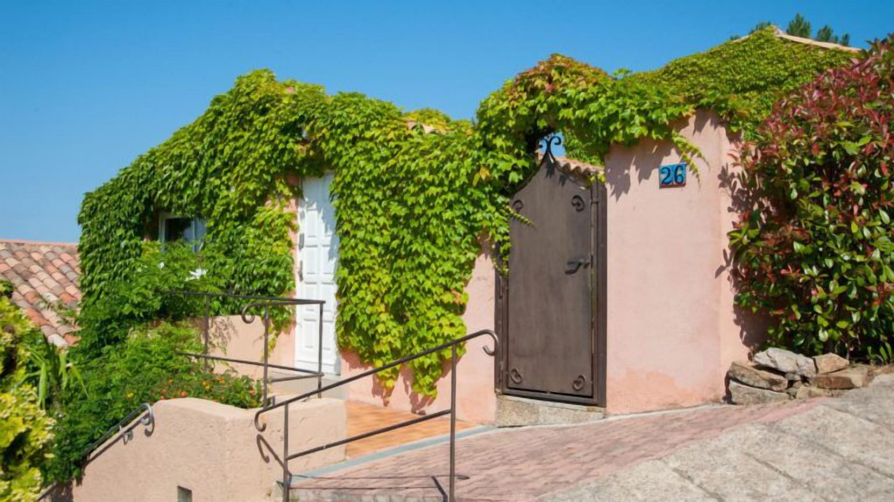 Fachada de la propiedad