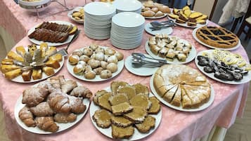 Tägliches kontinentales Frühstück gegen Gebühr