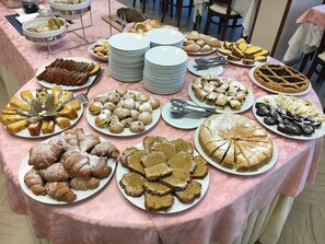 Colazione continentale a pagamento, servita tutte le mattine 