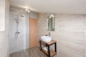Free toiletries, hair dryer, towels, soap - Sunset Beach Suites (Zadar)