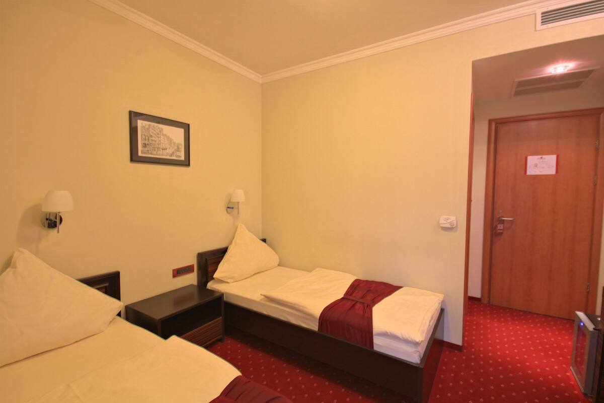 Chambre Deluxe double ou avec lits jumeaux | Minibar, coffre-fort, bureau, système d’insonorisation