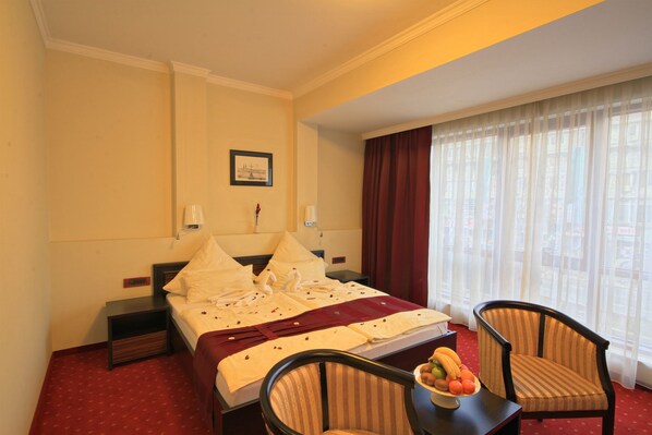 Superior Triple Room | Living area