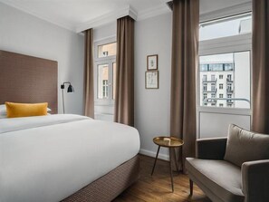 Egyptian cotton sheets, premium bedding, Select Comfort beds, minibar