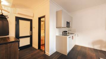 Espresso maker, electric kettle