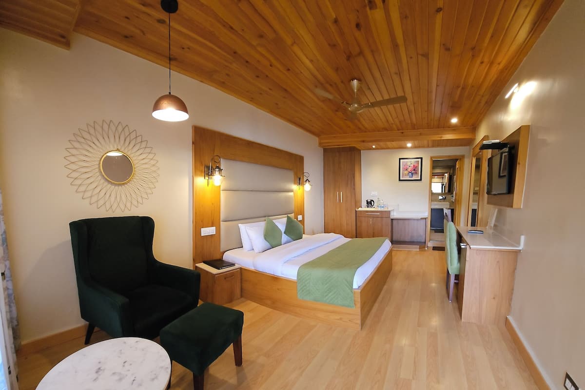 Deluxe Valley View | Desk, laptop workspace, soundproofing, WiFi (free)