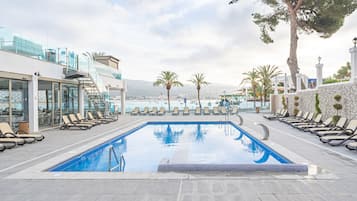 Outdoor pool, pool loungers