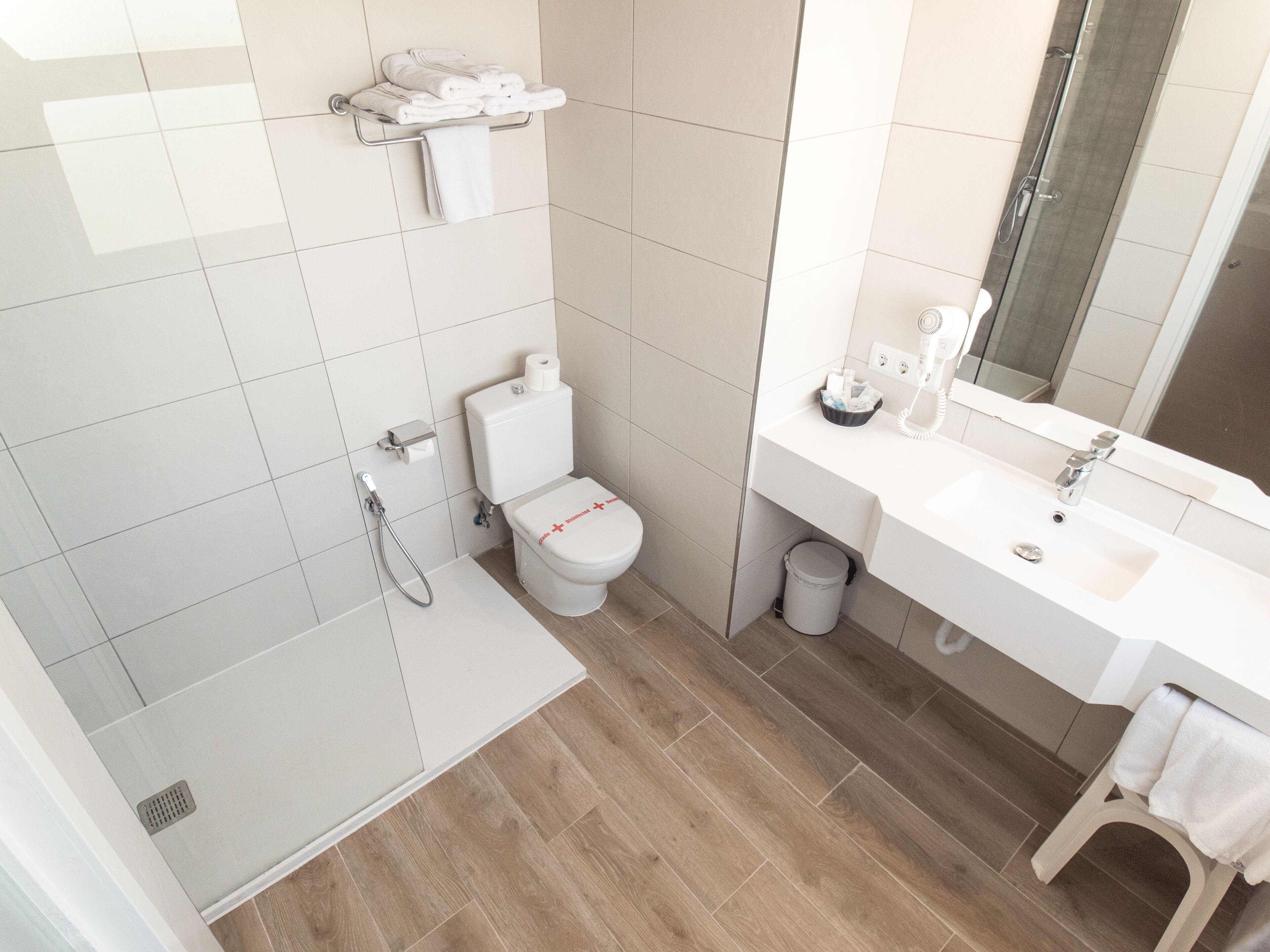 shower, free toiletries, hair dryer, towels