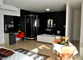 Suite, Jetted Tub (Terrace) | Private spa tub