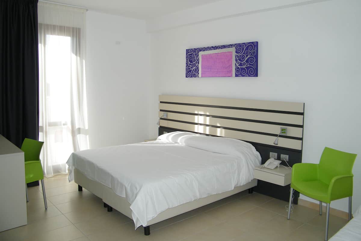 1 bedroom, minibar, in-room safe, desk