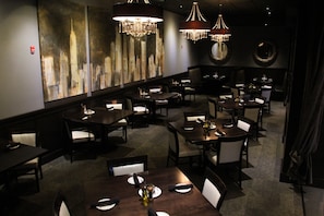 Breakfast, lunch and dinner served  - Holiday Inn Eau Claire South I-94 by IHG (Eau Claire)