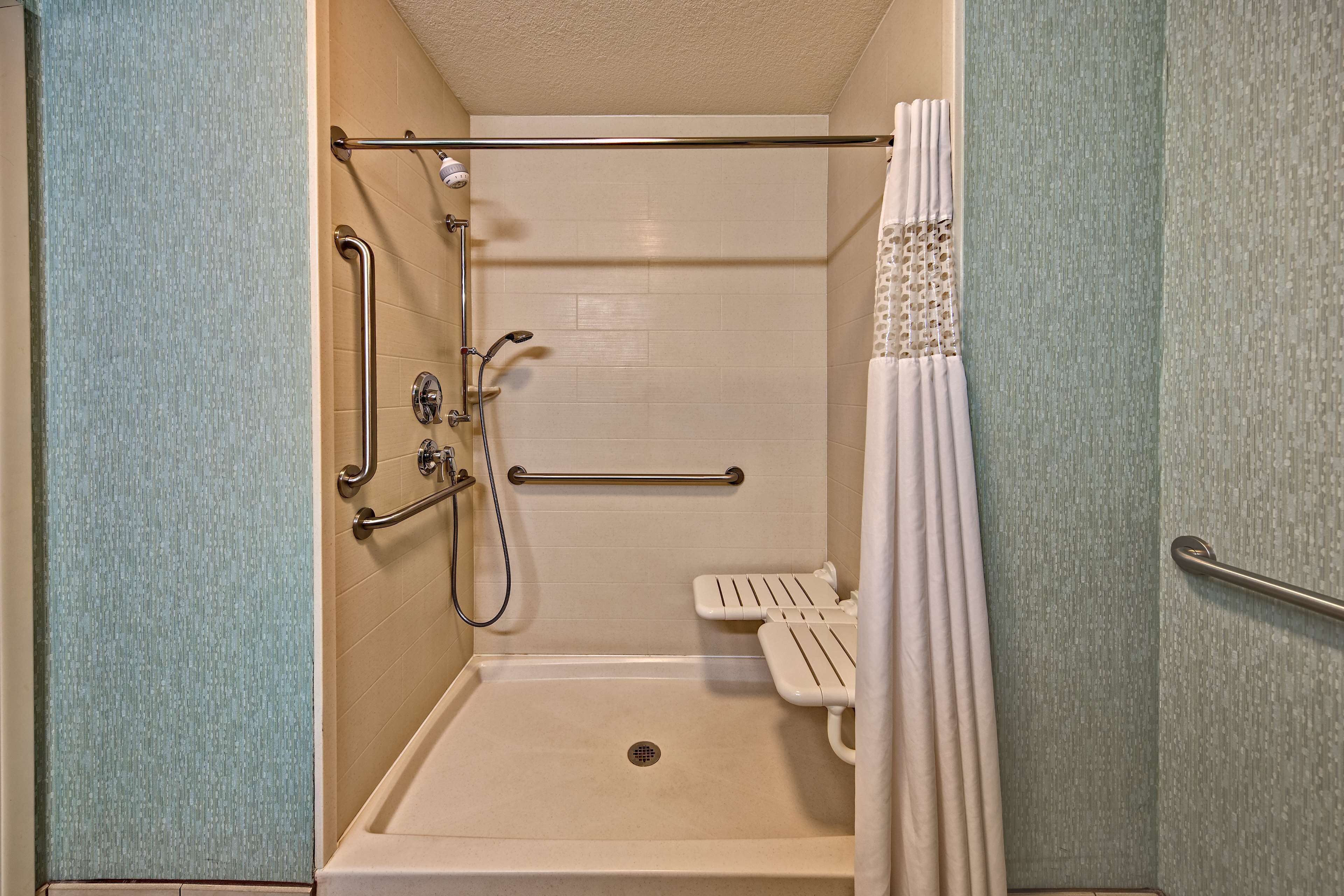 room, 1 king bed, accessible, non smoking (hearing) | bathroom | hair dryer, towels