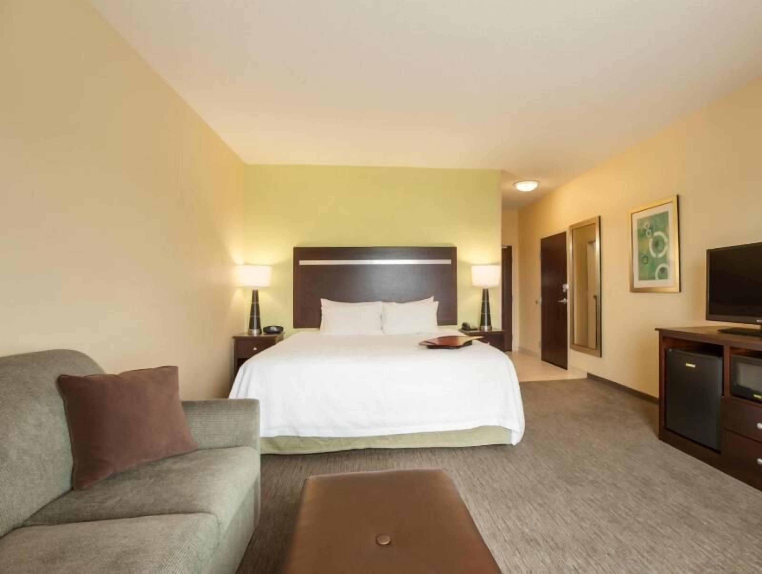 Desk, iron/ironing board, free cots/infant beds, free WiFi