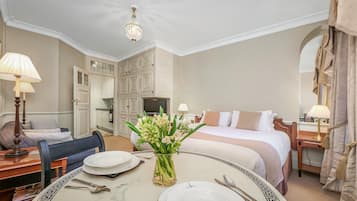 Business Studio | 1 bedroom, hypo-allergenic bedding, in-room safe, laptop workspace