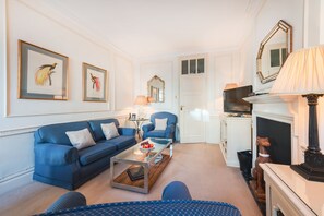 傳統公寓, 1 間臥室, 非吸煙房, 廚房 | 客廳 | 32-吋電視，提供衛星頻道