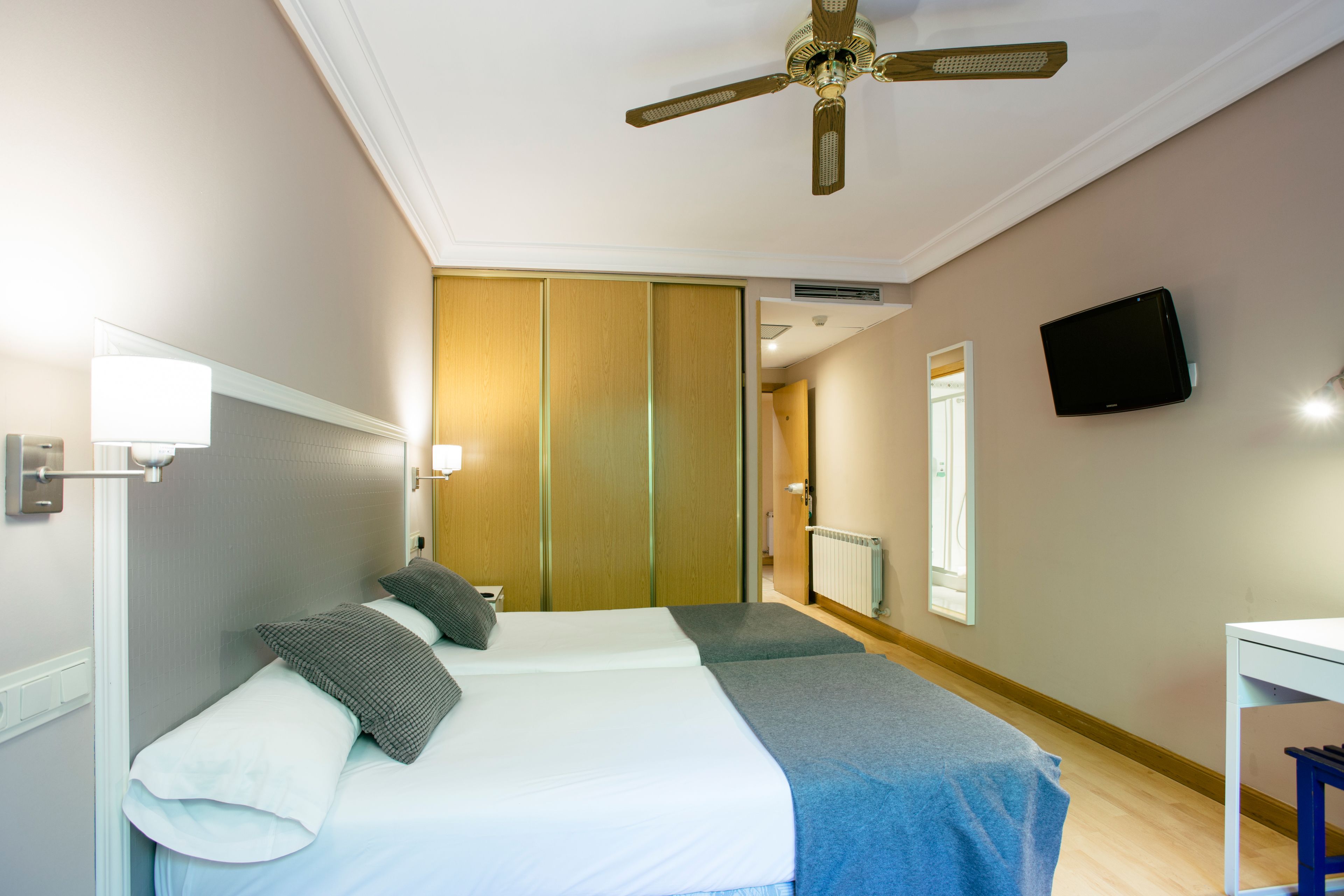 twin room | in-room safe, desk, free wifi, bed sheets