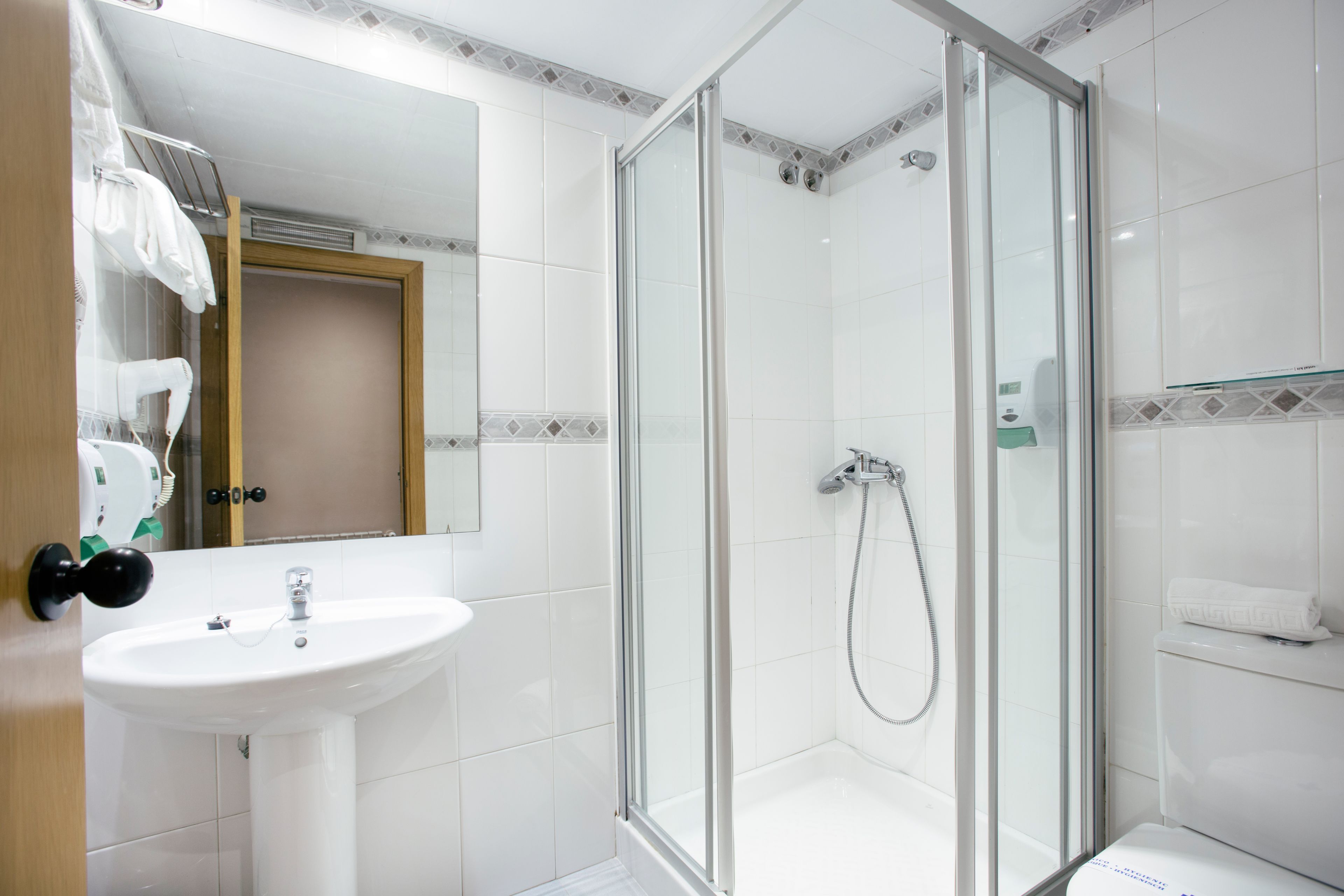 double room | bathroom | shower, free toiletries, hair dryer, towels