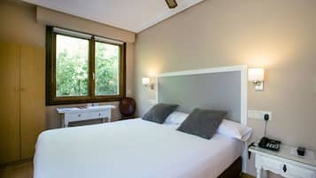 Single Room | In-room safe, desk, free WiFi, bed sheets