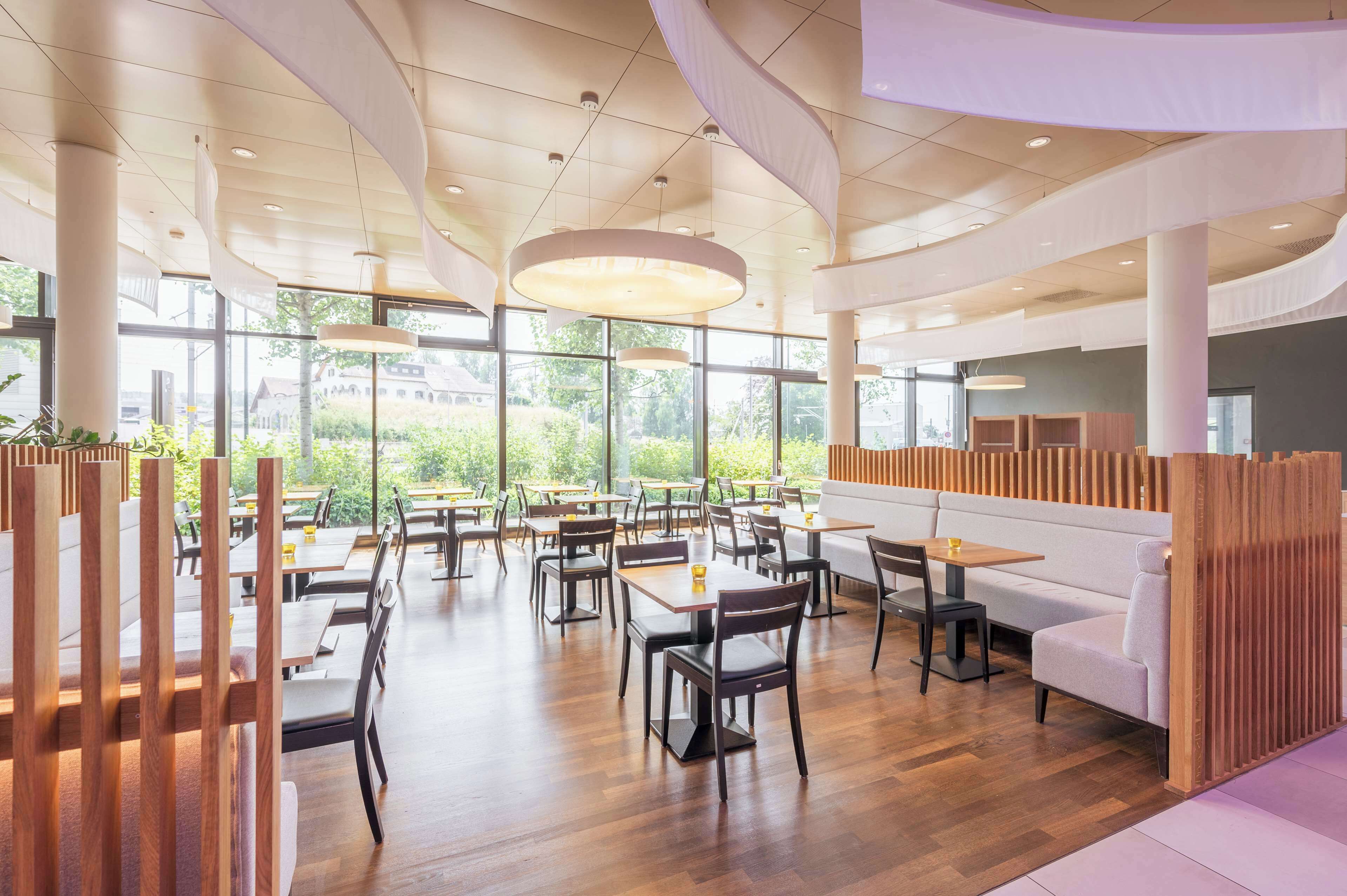 Déjeuner et dîner servis sur place, spécialités Cuisine italienne