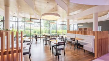 Déjeuner et dßner servis sur place, spécialités Cuisine italienne