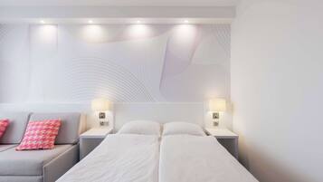 Design Room (Comfort - Swiss Alps View) | Peralatan tempat tidur hipoalergenik, gebar bulu kapas