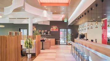 Lunch and dinner served, Italian cuisine