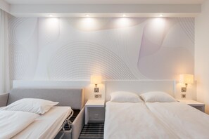 Allergikerbettwaren, Daunenbettdecken, Zimmersafe, Schreibtisch