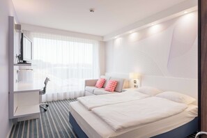 Habitación de diseño (Comfort - Swiss Alps View) | Ropa de cama hipoalergénica, edredones de plumas, caja fuerte