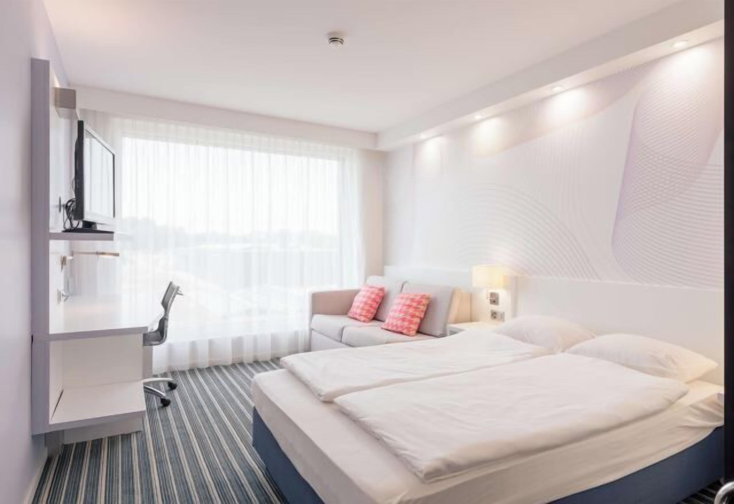 Allergikerbettwaren, Daunenbettdecken, Zimmersafe, Schreibtisch