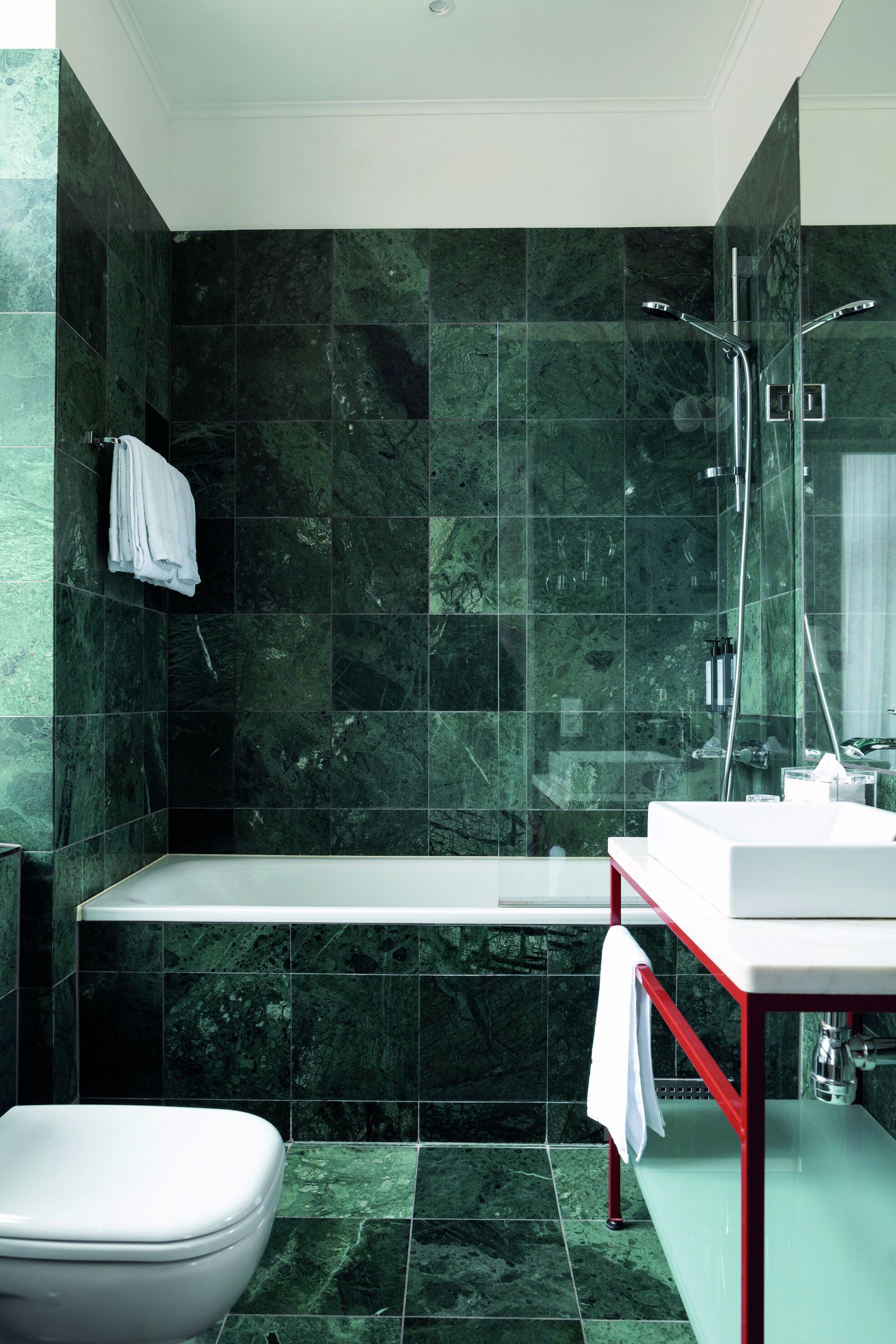 deluxe room | bathroom | shower, hair dryer, towels