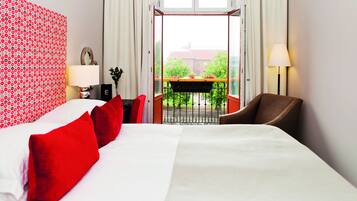 Standardværelse | Minibar, pengeskab på værelset, skrivebord, mørklægningsgardiner