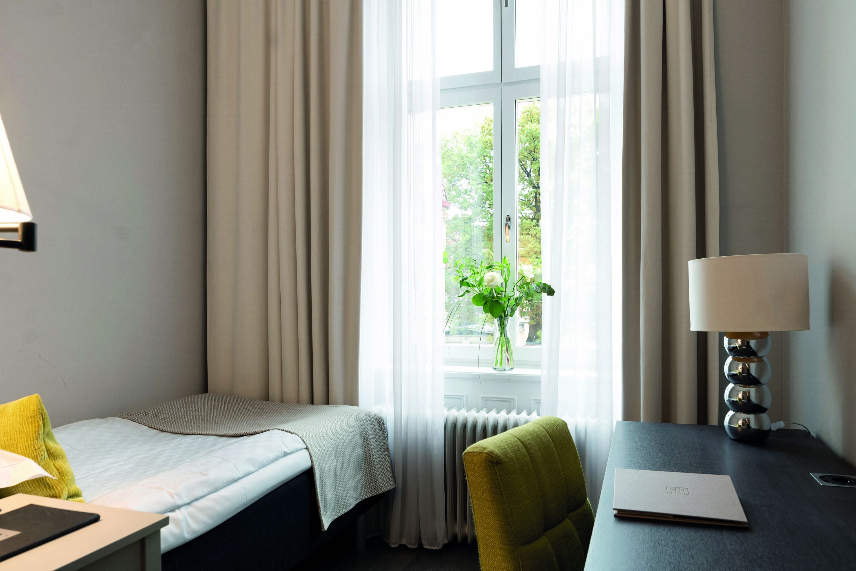 single room | minibar, in-room safe, desk, blackout curtains