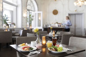 Gratis frukost med lokala rätter varje dag 