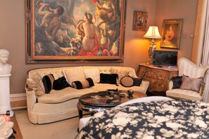 Royal Suite, 2 Bedrooms, Kitchen | Living area - South Broadway Manor (Scottdale)