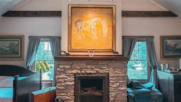 Honeymoon Cabin | Egyptian cotton sheets, premium bedding, individually decorated