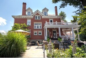 Terrace/patio - South Broadway Manor (Scottdale)