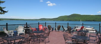Lake 'N Pines Motel