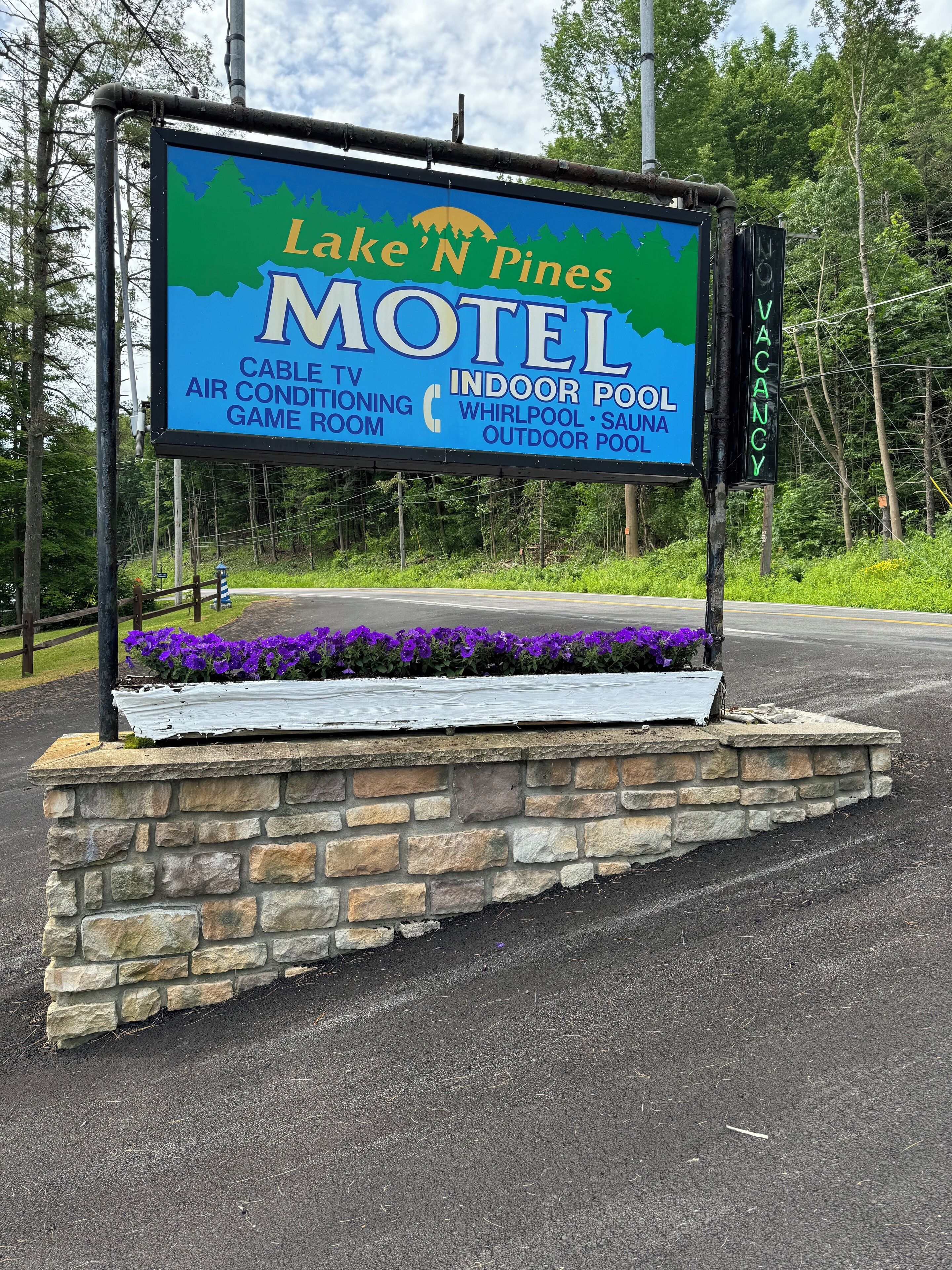 Foto - Lake 'N Pines Motel