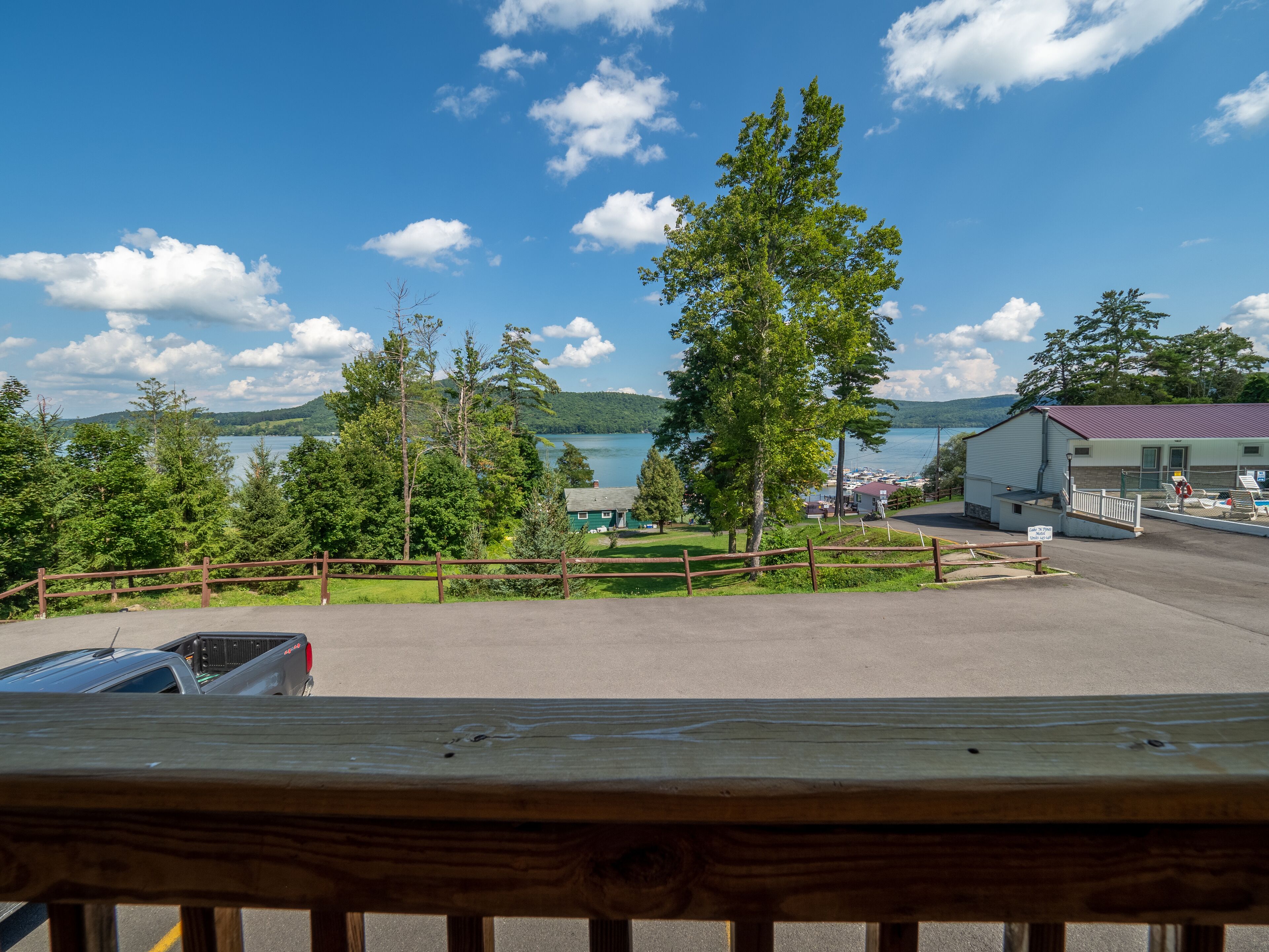 Foto - Lake 'N Pines Motel