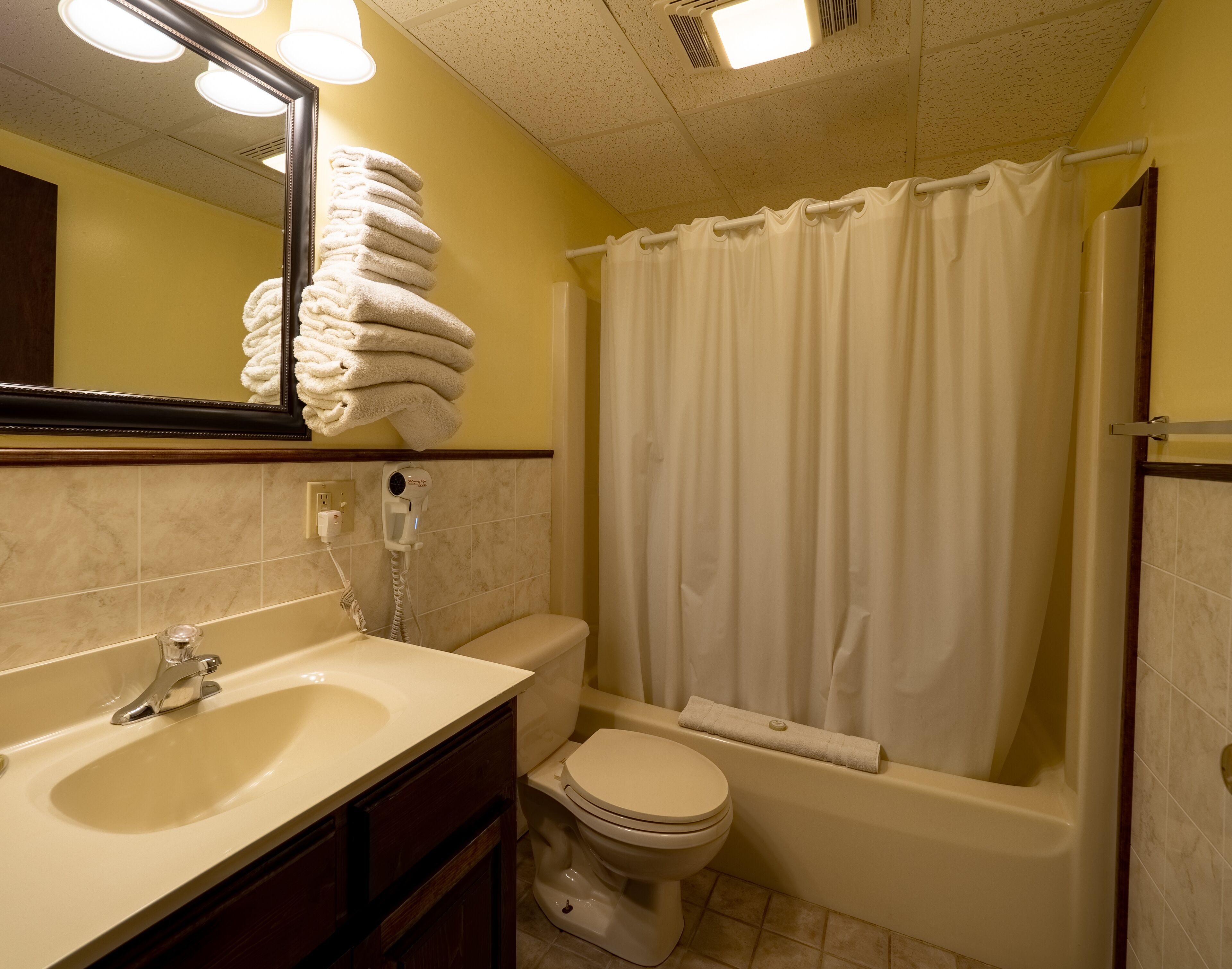 A bathroom with a sink, toilet, and bathtub.
