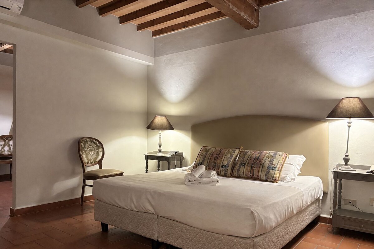 Superior Double Room | In-room safe, WiFi (free), bed sheets